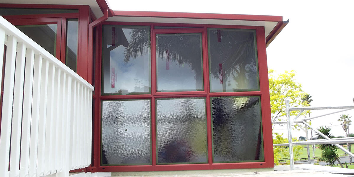 BEFORE04-1198×700 red aluminium joinery needs to be repainted