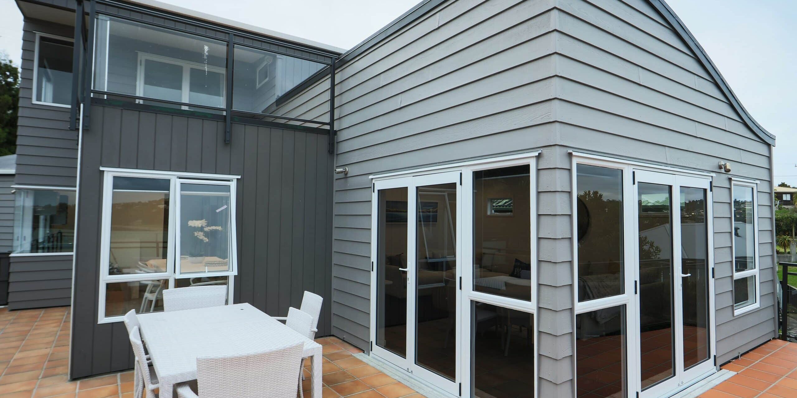 517A7205a Repaint aluminium joinery on a house