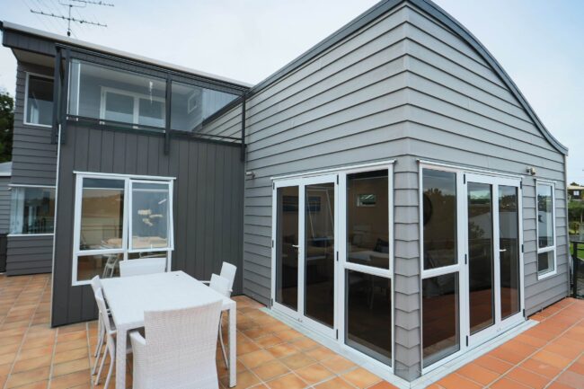 517A7205a Repaint aluminium joinery on a house